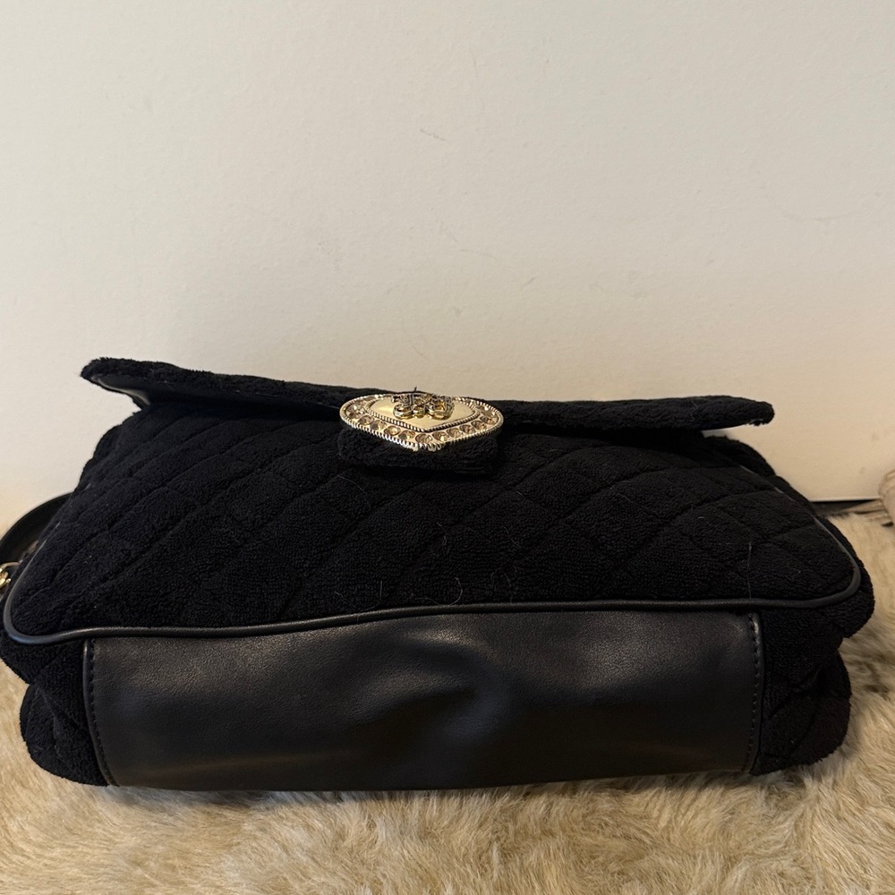 Betsey Johnson Black Quilted Shoulder Bag with Gold Chain - Picture 6 of 7